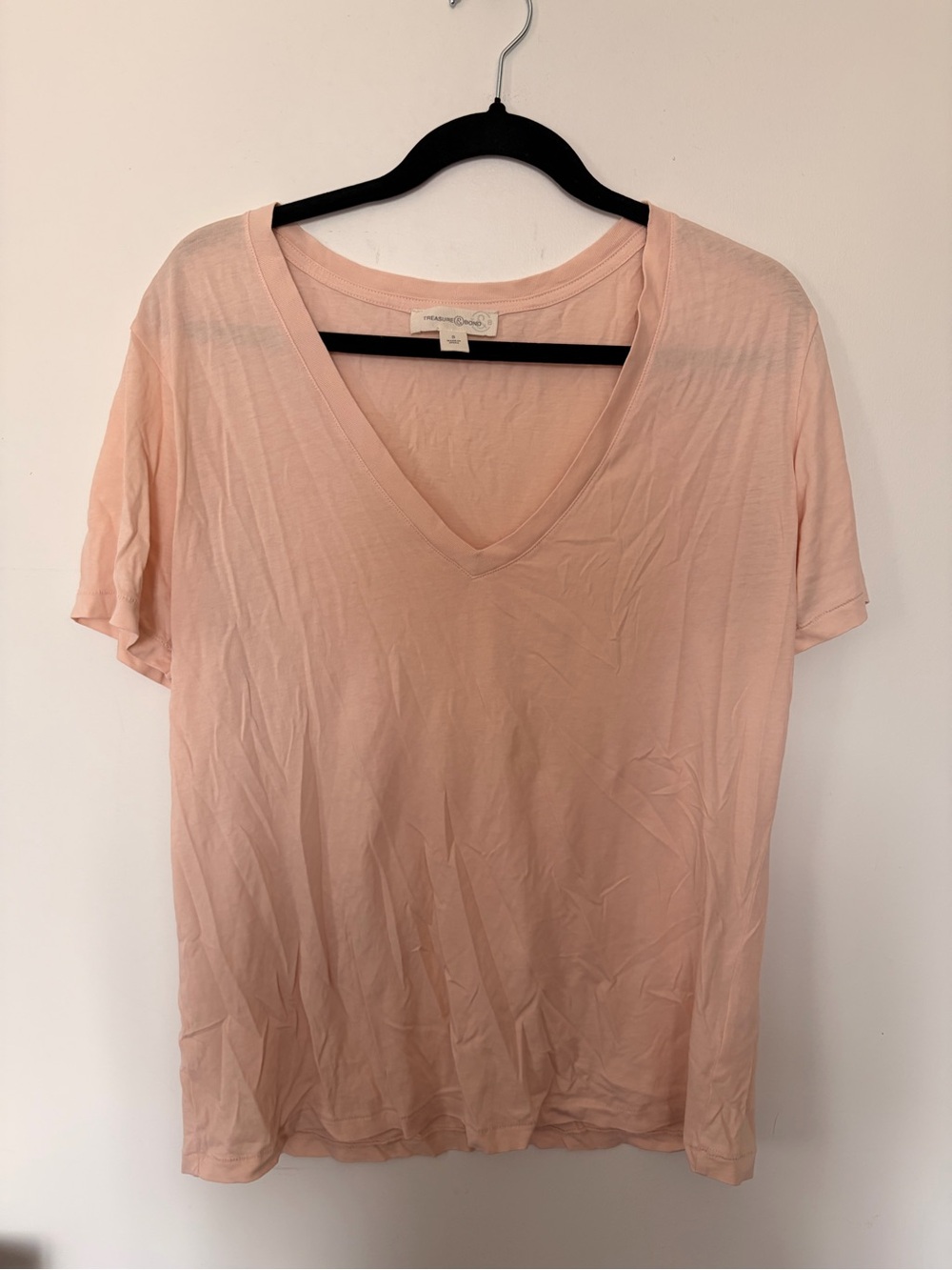 Treasure & Bond Soft V-Neck Tee in Pale Peach - Small